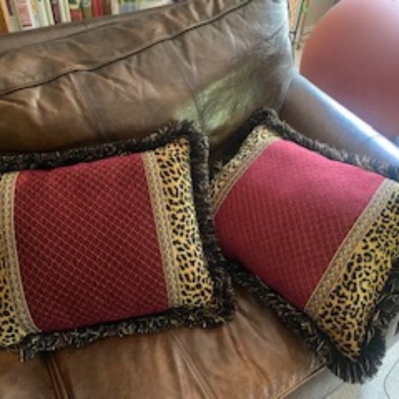 2 Decorative Pillows - Picture 1 of 2